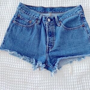 Levi’s 501 cut off vintage denim shorts in medium wash